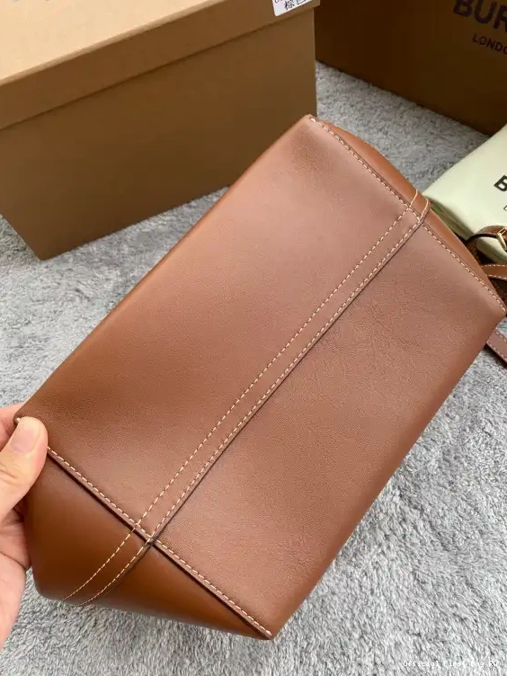 Official FirstBag Ru Pocket Tote BURBERRY 0510